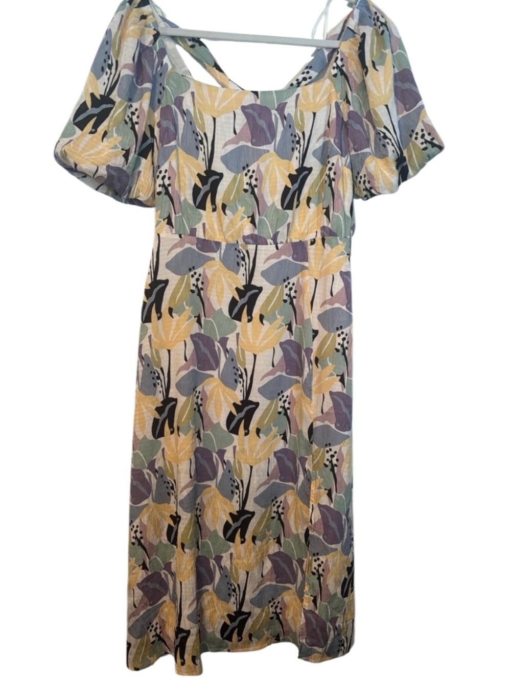 NWT Mila Mae Women’s Short Puff Sleeve Floral Dress in a Size Medium